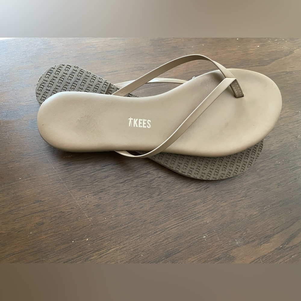 Tkees sandals size 8